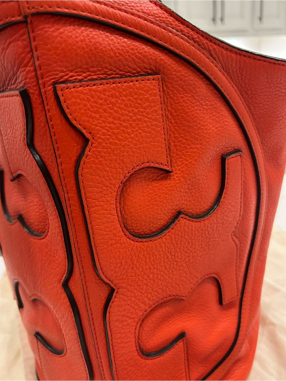 Tory Burch All T Poppy Leather Shoulder Hobo with Embossed Logo - Picture 4 of 12